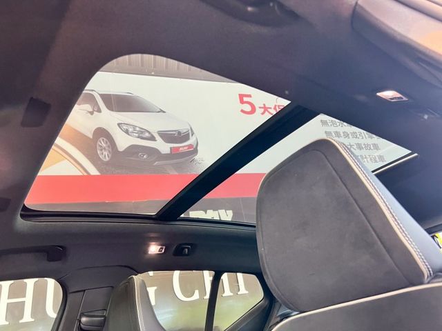 2020 XC40 B5✅北歐豪華休旅，外型年輕俐落✅2.0渦輪＋輕油電系統，動力強勁順暢✅高質感內裝＋完整安全科技  第5張相片