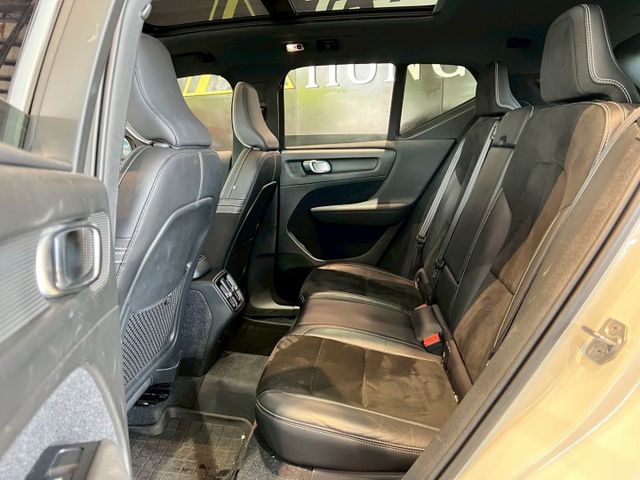 2020 XC40 B5✅北歐豪華休旅，外型年輕俐落✅2.0渦輪＋輕油電系統，動力強勁順暢✅高質感內裝＋完整安全科技  第7張相片