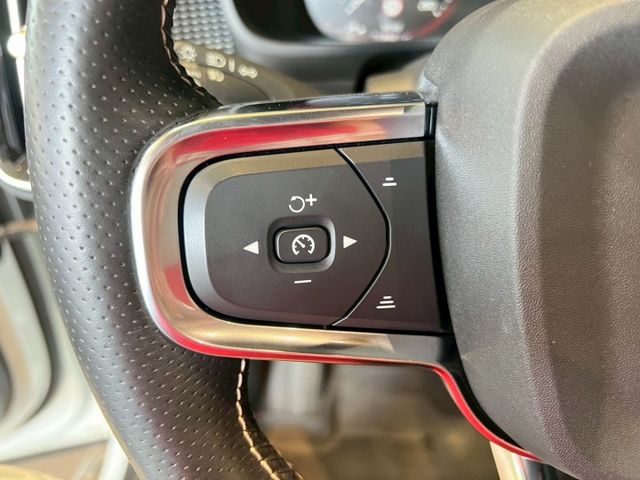 2020 XC40 B5✅北歐豪華休旅，外型年輕俐落✅2.0渦輪＋輕油電系統，動力強勁順暢✅高質感內裝＋完整安全科技  第9張相片