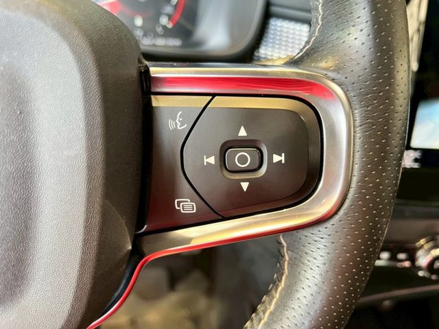 2020 XC40 B5✅北歐豪華休旅，外型年輕俐落✅2.0渦輪＋輕油電系統，動力強勁順暢✅高質感內裝＋完整安全科技  第10張相片