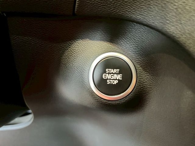 2020 XC40 B5✅北歐豪華休旅，外型年輕俐落✅2.0渦輪＋輕油電系統，動力強勁順暢✅高質感內裝＋完整安全科技  第11張相片