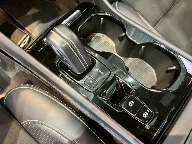 2020 XC40 B5✅北歐豪華休旅，外型年輕俐落✅2.0渦輪＋輕油電系統，動力強勁順暢✅高質感內裝＋完整安全科技  第12張相片