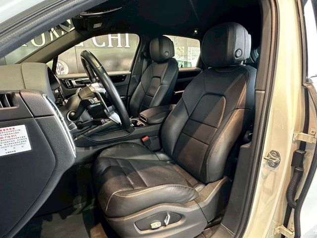 2020 Cayenne 3.0 ✅豪華性能休旅，外型霸氣✅V6 渦輪引擎，動力強勁順暢✅精緻內裝＋頂級駕馭科技  第4張相片