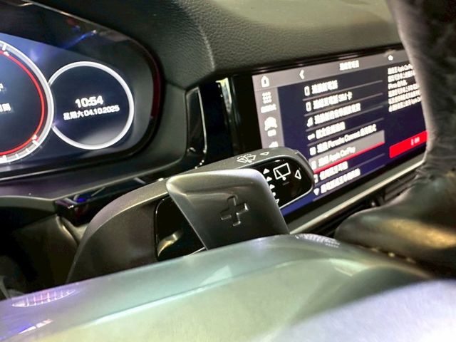 2020 Cayenne 3.0 ✅豪華性能休旅，外型霸氣✅V6 渦輪引擎，動力強勁順暢✅精緻內裝＋頂級駕馭科技  第9張相片