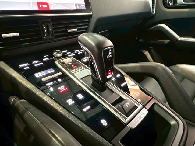 2020 Cayenne 3.0 ✅豪華性能休旅，外型霸氣✅V6 渦輪引擎，動力強勁順暢✅精緻內裝＋頂級駕馭科技  第11張相片
