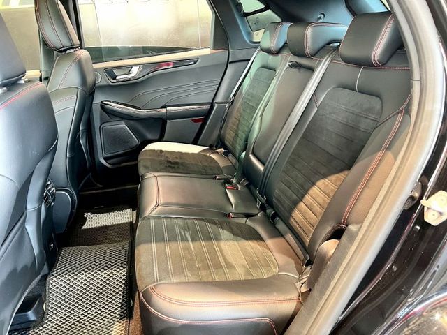 2022 Kuga AWD ST-Line X✅運動化外觀，霸氣十足✅渦輪引擎＋四輪驅動✅ 豪華運運動套件＋完整安全科技  第6張相片