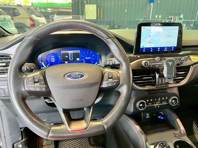 2022 Kuga AWD ST-Line X✅運動化外觀，霸氣十足✅渦輪引擎＋四輪驅動✅ 豪華運運動套件＋完整安全科技  第7張相片
