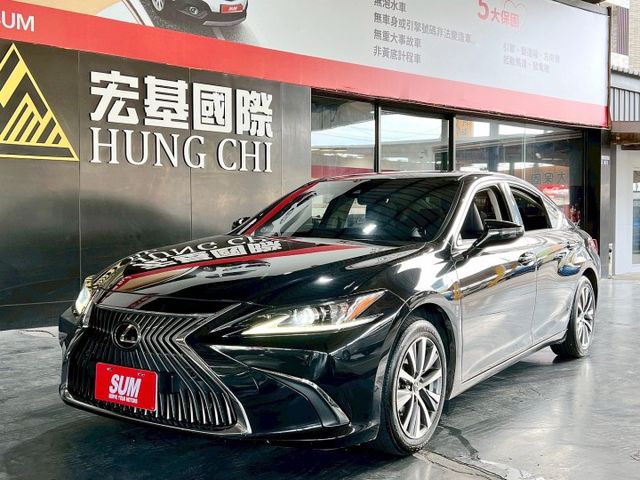 2021 ES200 豪華版 ✅豪華中大型房車，外型典雅大器 ✅2.0引擎，順暢省油、靜肅性佳 ✅豪華內裝＋完整安全配備  第1張相片