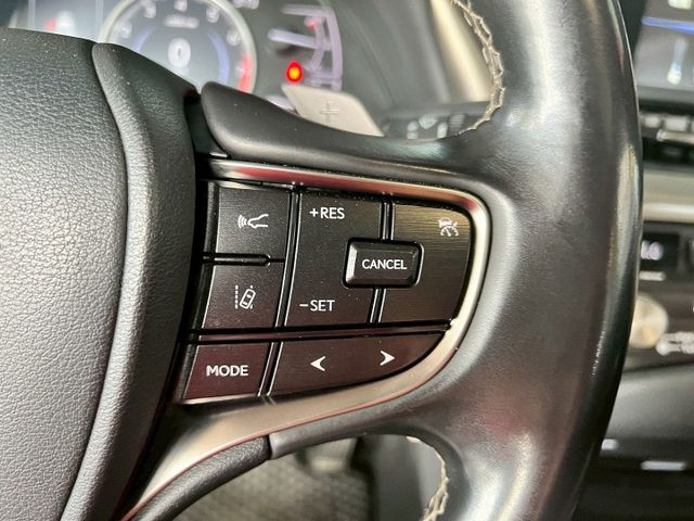 2021 ES200 豪華版 ✅豪華中大型房車，外型典雅大器 ✅2.0引擎，順暢省油、靜肅性佳 ✅豪華內裝＋完整安全配備  第9張相片