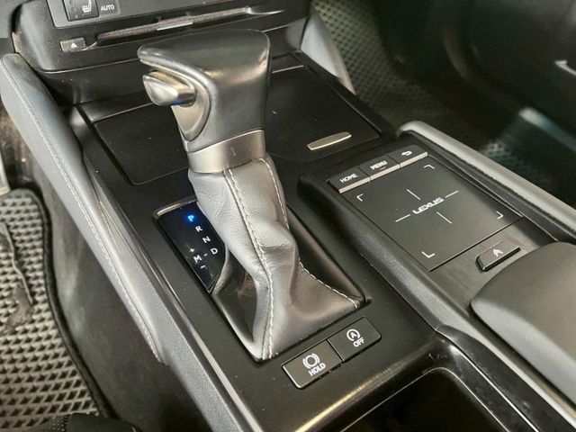 2021 ES200 豪華版 ✅豪華中大型房車，外型典雅大器 ✅2.0引擎，順暢省油、靜肅性佳 ✅豪華內裝＋完整安全配備  第12張相片