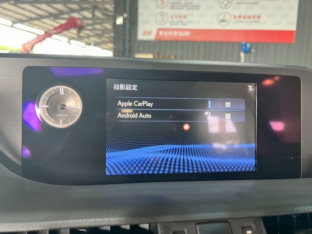 2021 ES200 豪華版 ✅豪華中大型房車，外型典雅大器 ✅2.0引擎，順暢省油、靜肅性佳 ✅豪華內裝＋完整安全配備  第16張相片