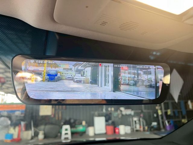 2021 ES200 豪華版 ✅豪華中大型房車，外型典雅大器 ✅2.0引擎，順暢省油、靜肅性佳 ✅豪華內裝＋完整安全配備  第17張相片