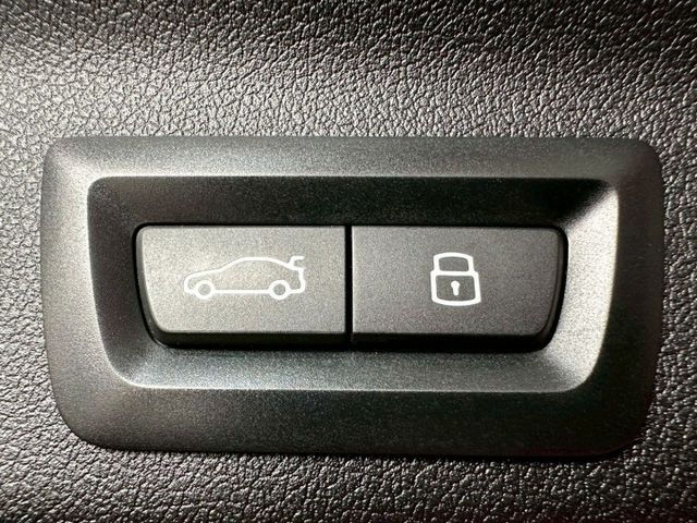 2023 iX1 ✅純電豪華休旅，外型俐落、科技感滿分✅動力強勁、加速迅速✅續航實用、配備豐富，日常通勤與家庭都合適  第4張相片