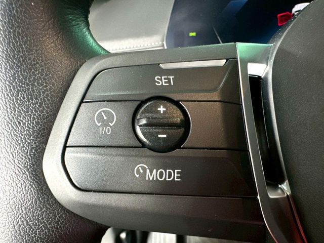 2023 iX1 ✅純電豪華休旅，外型俐落、科技感滿分✅動力強勁、加速迅速✅續航實用、配備豐富，日常通勤與家庭都合適  第9張相片