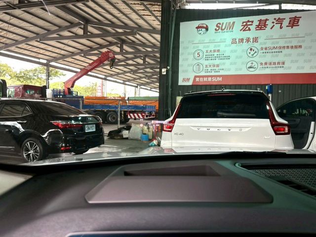 2023 iX1 ✅純電豪華休旅，外型俐落、科技感滿分✅動力強勁、加速迅速✅續航實用、配備豐富，日常通勤與家庭都合適  第18張相片