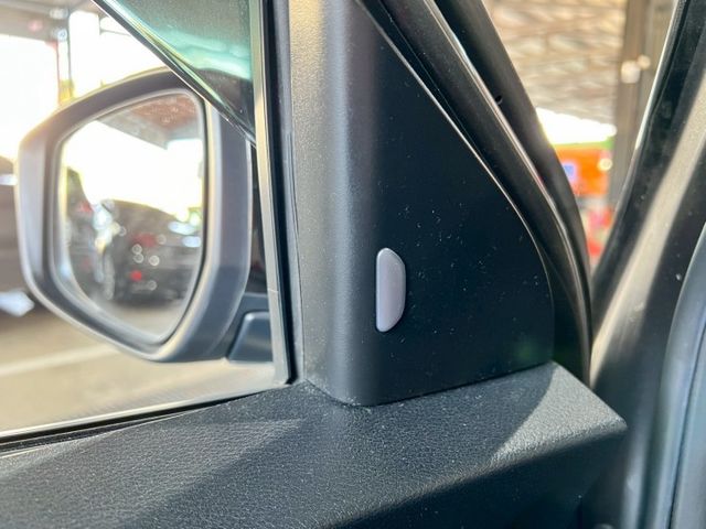 2019 KICKS 智行旗艦版✅跨界休旅，外型年輕有型✅省油耐用，日常代步輕鬆 ✅智行旗艦版配備豐富，安全更升級  第15張相片