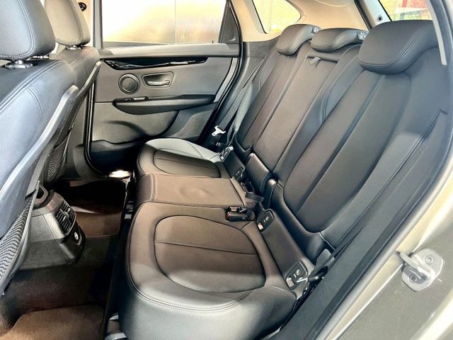 2016 220i✅實用又有質感的MPV，空間靈活運用✅引擎順暢省油，駕馭依然保有 BMW 操控手感✅配備齊全、乘坐舒適  第7張相片