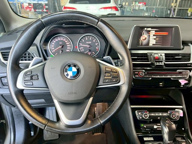 2016 220i✅實用又有質感的MPV，空間靈活運用✅引擎順暢省油，駕馭依然保有 BMW 操控手感✅配備齊全、乘坐舒適  第8張相片