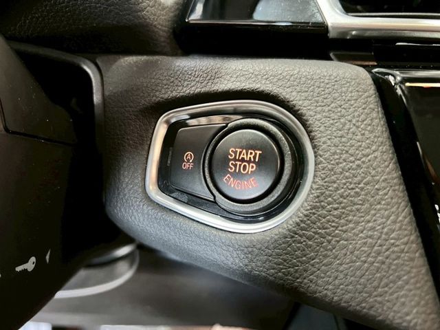 2016 220i✅實用又有質感的MPV，空間靈活運用✅引擎順暢省油，駕馭依然保有 BMW 操控手感✅配備齊全、乘坐舒適  第12張相片