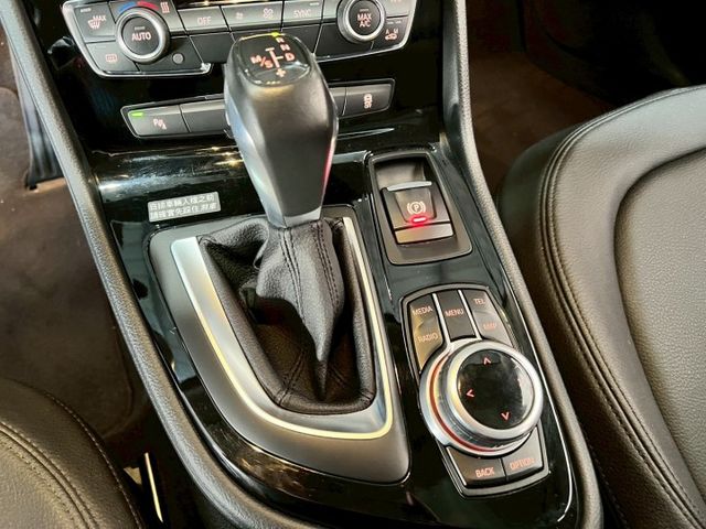 2016 220i✅實用又有質感的MPV，空間靈活運用✅引擎順暢省油，駕馭依然保有 BMW 操控手感✅配備齊全、乘坐舒適  第13張相片