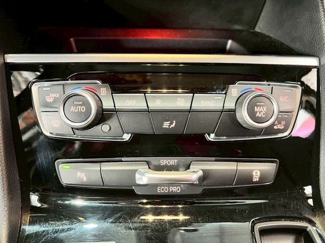 2016 220i✅實用又有質感的MPV，空間靈活運用✅引擎順暢省油，駕馭依然保有 BMW 操控手感✅配備齊全、乘坐舒適  第14張相片