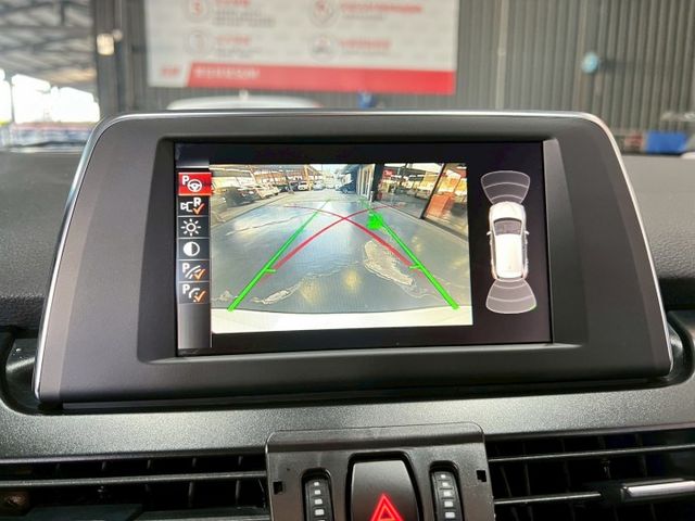 2016 220i✅實用又有質感的MPV，空間靈活運用✅引擎順暢省油，駕馭依然保有 BMW 操控手感✅配備齊全、乘坐舒適  第16張相片