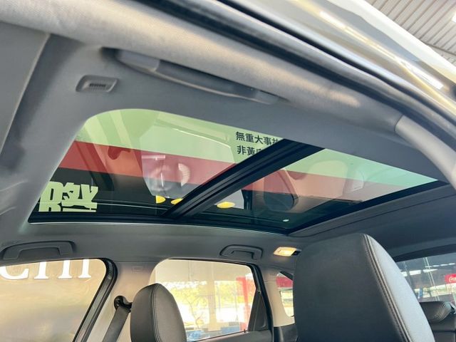 2016 220i✅實用又有質感的MPV，空間靈活運用✅引擎順暢省油，駕馭依然保有 BMW 操控手感✅配備齊全、乘坐舒適  第18張相片