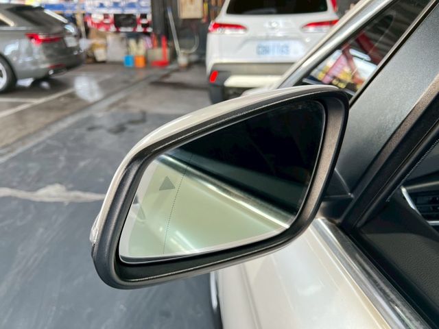 2016 220i✅實用又有質感的MPV，空間靈活運用✅引擎順暢省油，駕馭依然保有 BMW 操控手感✅配備齊全、乘坐舒適  第19張相片