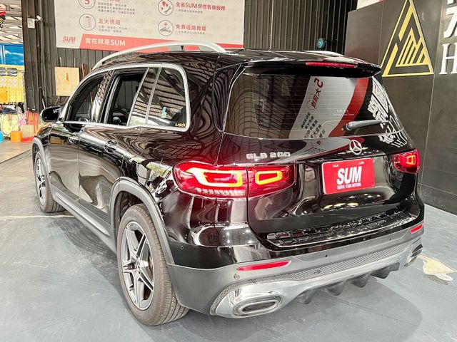 2020 M-BENZ GLB200 ✅豪華都會休旅，外型方正實用 ✅渦輪引擎，動力順暢省油✅奔馳質感內裝＋完整安全配備  第2張相片