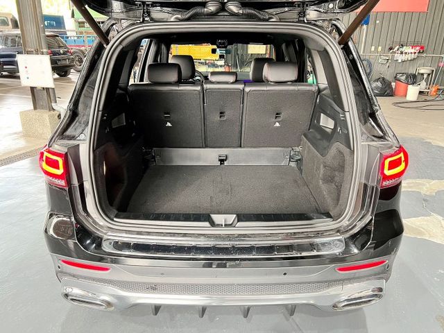 2020 M-BENZ GLB200 ✅豪華都會休旅，外型方正實用 ✅渦輪引擎，動力順暢省油✅奔馳質感內裝＋完整安全配備  第3張相片