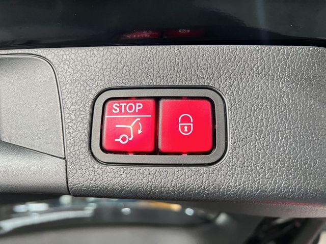 2020 M-BENZ GLB200 ✅豪華都會休旅，外型方正實用 ✅渦輪引擎，動力順暢省油✅奔馳質感內裝＋完整安全配備  第4張相片