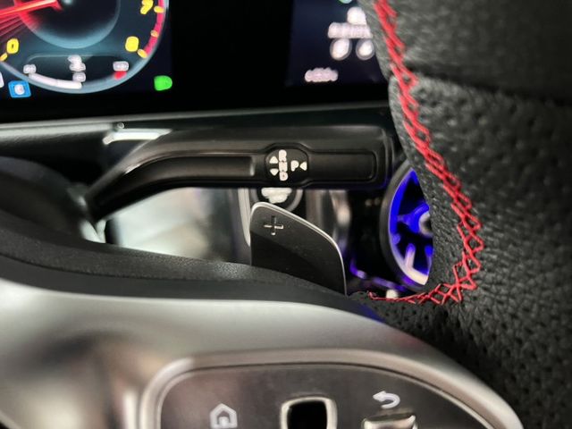 2020 M-BENZ GLB200 ✅豪華都會休旅，外型方正實用 ✅渦輪引擎，動力順暢省油✅奔馳質感內裝＋完整安全配備  第11張相片