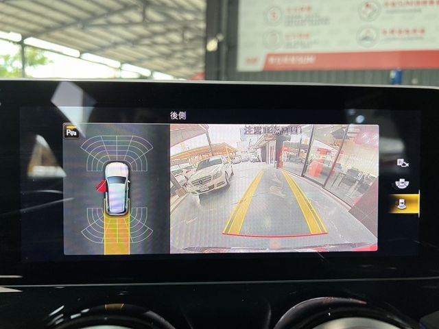 2020 M-BENZ GLB200 ✅豪華都會休旅，外型方正實用 ✅渦輪引擎，動力順暢省油✅奔馳質感內裝＋完整安全配備  第16張相片
