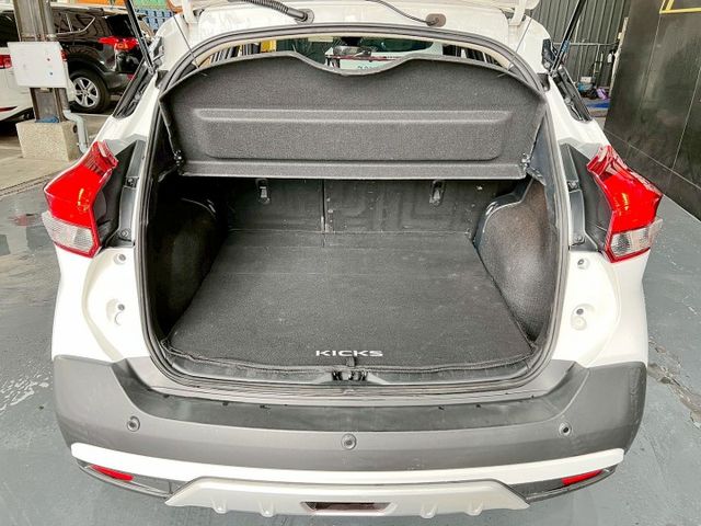 2022 KICKS 智行旗艦版✅都會跨界休旅，外型年輕有型✅引擎省油耐用，日常代步輕鬆✅智行旗艦版配備豐富，安全更升級  第3張相片