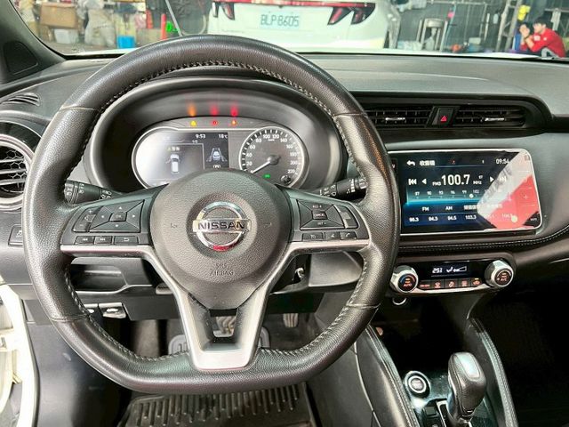 2022 KICKS 智行旗艦版✅都會跨界休旅，外型年輕有型✅引擎省油耐用，日常代步輕鬆✅智行旗艦版配備豐富，安全更升級  第7張相片