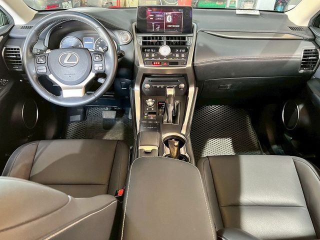 2019 NX200 菁英Plus版✅豪華休旅房車，質感時尚✅引擎順暢安靜、乘坐舒適✅菁英Plus配備齊全，安全又便利  第5張相片