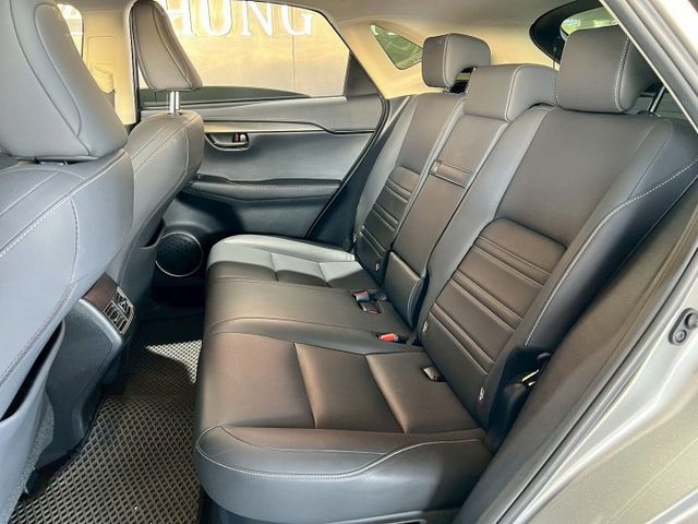 2019 NX200 菁英Plus版✅豪華休旅房車，質感時尚✅引擎順暢安靜、乘坐舒適✅菁英Plus配備齊全，安全又便利  第7張相片