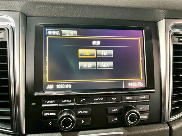 2015 Porsche Macan S  第16張相片