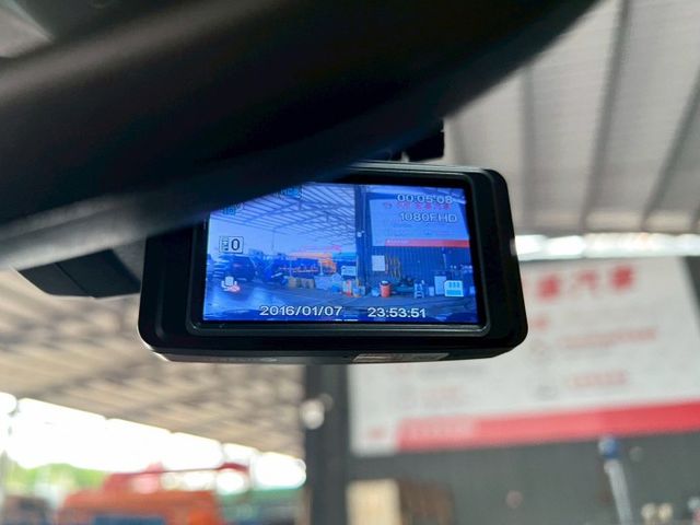 2015 Porsche Macan S  第18張相片