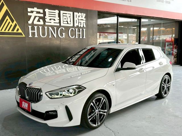 2022 118i M版 ACC/盲點偵測/免KEY/倒車顯影/恆溫空調/感應頭燈/電動尾門/空力套件/氛圍燈  第1張相片