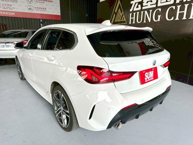 2022 118i M版 ACC/盲點偵測/免KEY/倒車顯影/恆溫空調/感應頭燈/電動尾門/空力套件/氛圍燈  第2張相片