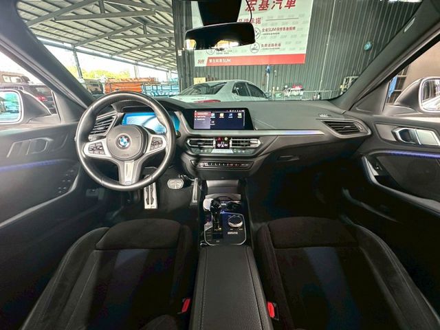 2022 118i M版 ACC/盲點偵測/免KEY/倒車顯影/恆溫空調/感應頭燈/電動尾門/空力套件/氛圍燈  第5張相片