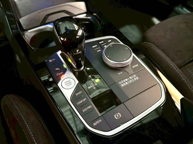 2022 118i M版 ACC/盲點偵測/免KEY/倒車顯影/恆溫空調/感應頭燈/電動尾門/空力套件/氛圍燈  第11張相片