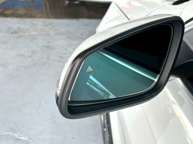 2022 118i M版 ACC/盲點偵測/免KEY/倒車顯影/恆溫空調/感應頭燈/電動尾門/空力套件/氛圍燈  第15張相片