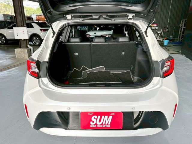 旗艦影音版 原鈑件/換檔撥片/倒車顯影/免鑰/盲點偵測/ACC/抬頭顯示/電動座椅/恆溫空調/雙前電熱椅/CarPlay  第3張相片