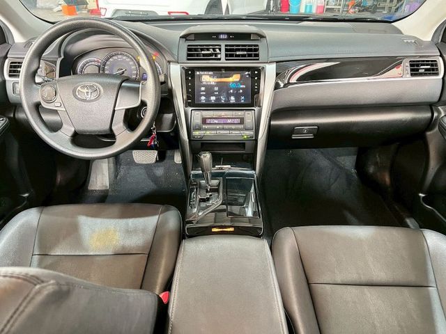 2019 Camry 雅緻 2.0 原鈑件/倒車顯影/恆溫空調/後座出風口/胎壓監控/抬頭顯示器  第4張相片