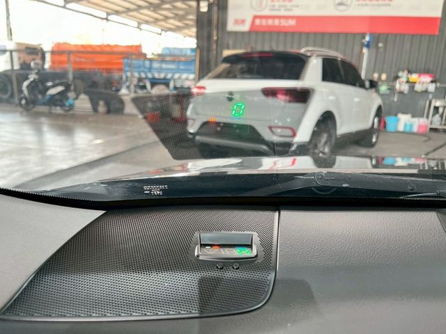 2019 Camry 雅緻 2.0 原鈑件/倒車顯影/恆溫空調/後座出風口/胎壓監控/抬頭顯示器  第11張相片