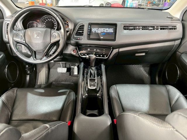 2019 HRV S版 里程實跑/原鈑件/定速/換檔撥片/電子手煞/倒車顯影/免KEY/恆溫空調/感應頭燈/LED頭燈  第4張相片