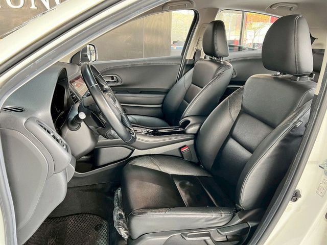 2019 HRV S版 里程實跑/原鈑件/定速/換檔撥片/電子手煞/倒車顯影/免KEY/恆溫空調/感應頭燈/LED頭燈  第5張相片