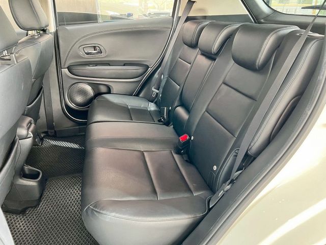 2019 HRV S版 里程實跑/原鈑件/定速/換檔撥片/電子手煞/倒車顯影/免KEY/恆溫空調/感應頭燈/LED頭燈  第6張相片